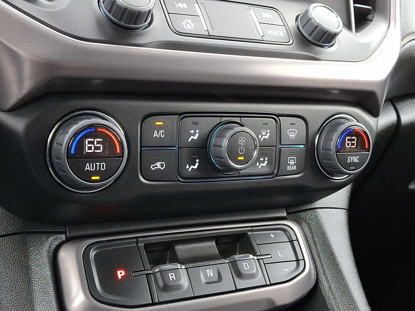 2023 GMC Acadia AT4