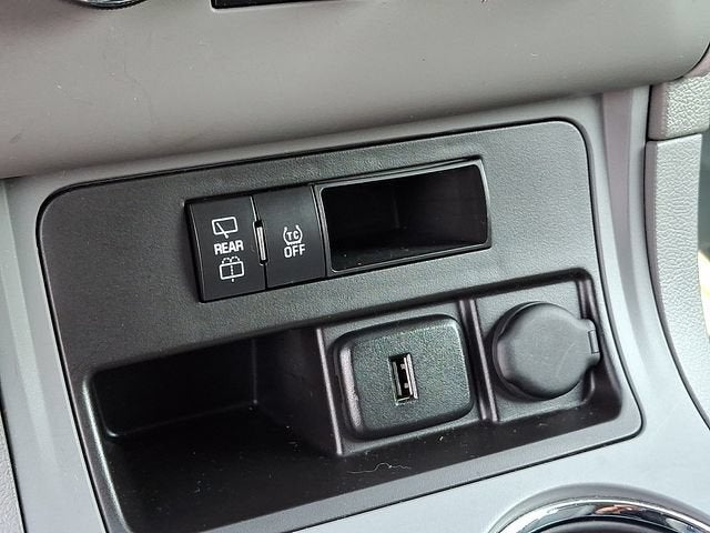 2017 Chevrolet Traverse LS - Photo 24