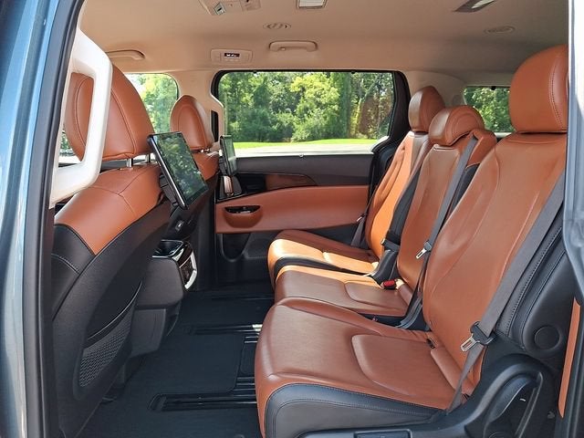 2023 Kia Carnival SX