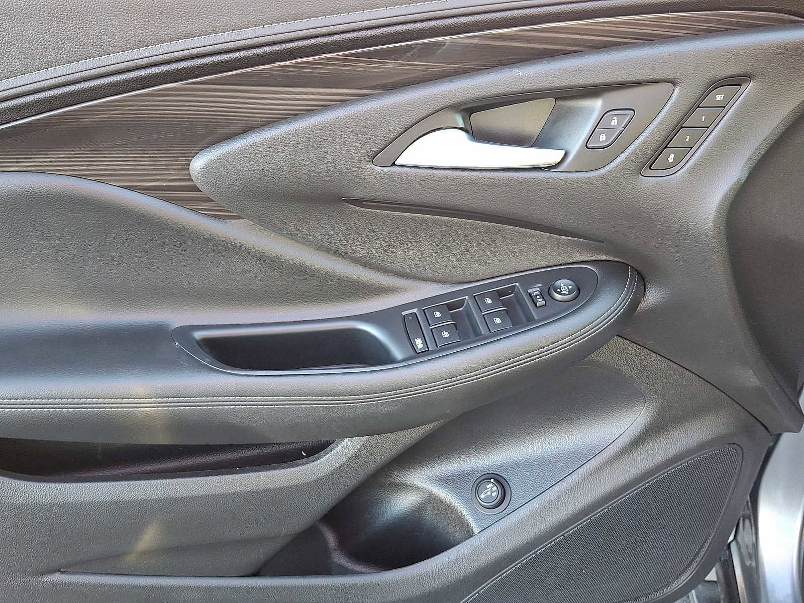 2020 Buick Envision Essence Group